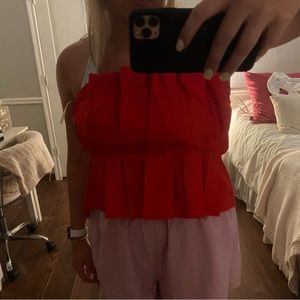 Super trendy petal top!